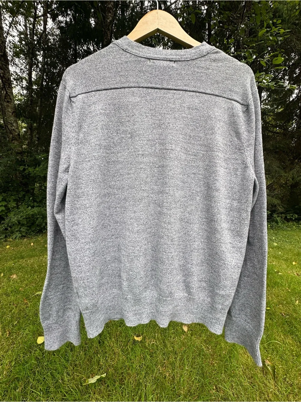 Banana Republic Cardigan Men’s V-Neck Button Sweater Soft Gray Classic Timeless